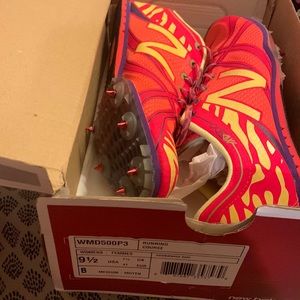 WOMENS running course sneakers new balance 9.5 

bright colors